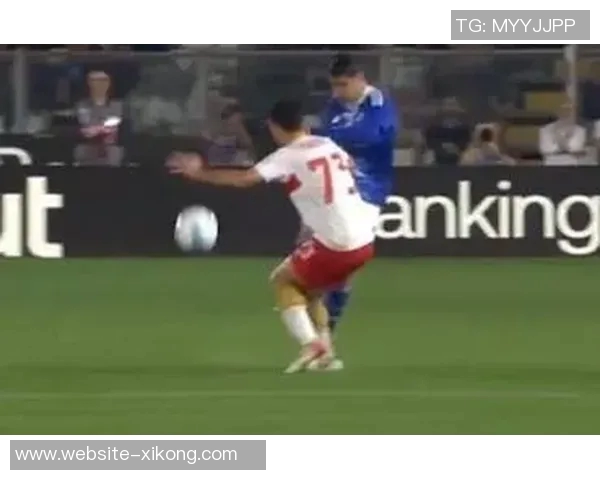 B费对阿莫林无不满仅因踢的位置令其感到不快 B费对阿莫林无不满仅因踢的位置令其感到不快