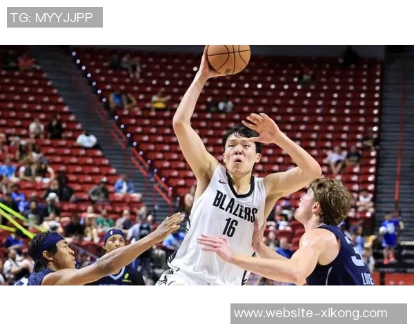 哈利伯顿称赞杨瀚森传球能力强调他能迅速适应NBA比赛节奏 哈利伯顿称赞杨瀚森传球能力强调他能迅速适应NBA比赛节奏