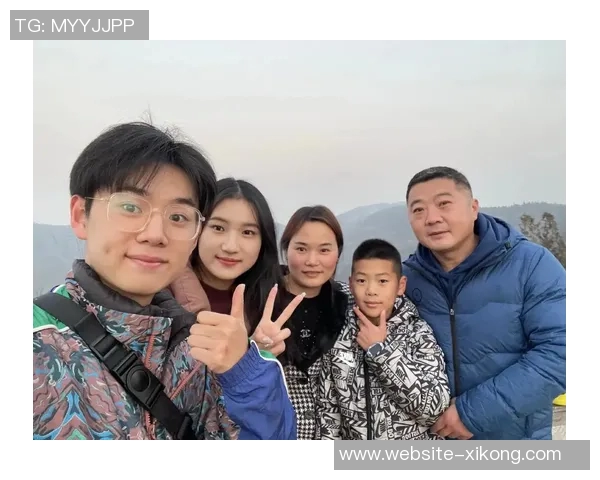 幸福满满的一家人库嫂分享全家福照甜蜜瞬间温馨满溢 幸福满满的一家人库嫂分享全家福照甜蜜瞬间温馨满溢