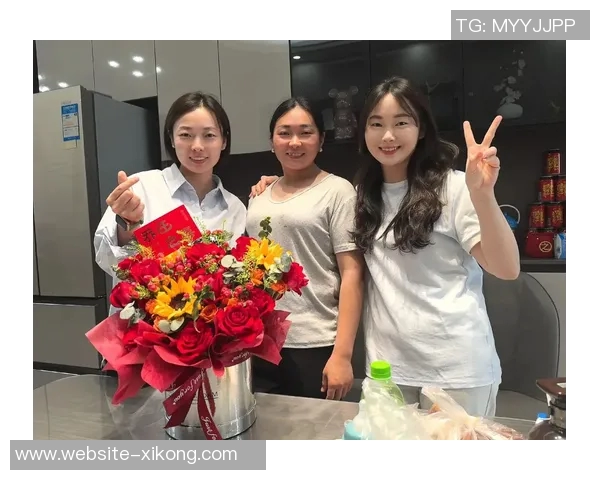 幸福满满的一家人库嫂分享全家福照甜蜜瞬间温馨满溢 幸福满满的一家人库嫂分享全家福照甜蜜瞬间温馨满溢