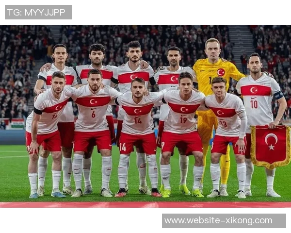 恰尔汗奥卢自豪代表土耳其百场伊尔迪兹有望争夺金球奖 恰尔汗奥卢自豪代表土耳其百场伊尔迪兹有望争夺金球奖