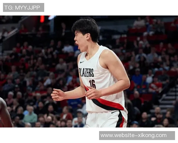 杨瀚森坦言防守不足并强调英语水平需提升与主帅积极沟通 杨瀚森坦言防守不足并强调英语水平需提升与主帅积极沟通